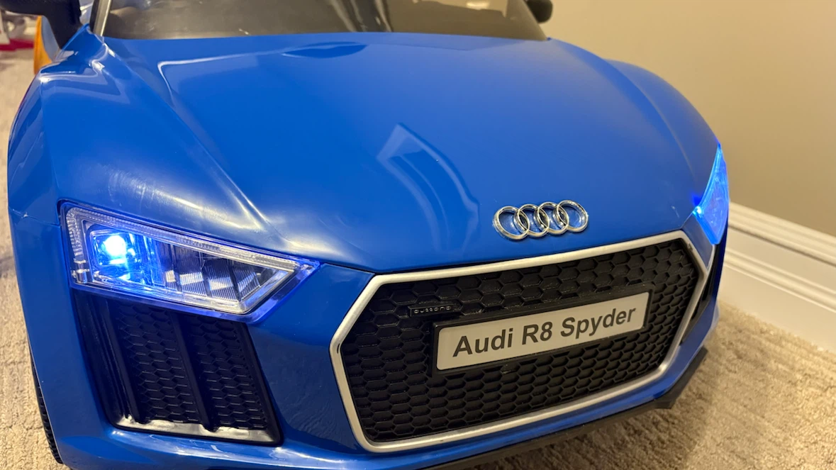 Audi R8 Spyder Ride-On Car - photo 2
