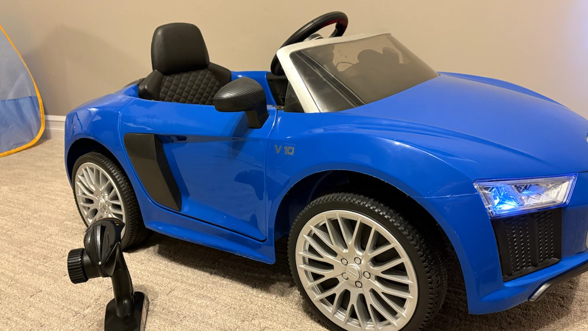Audi R8 Spyder Ride-On Car - photo 3