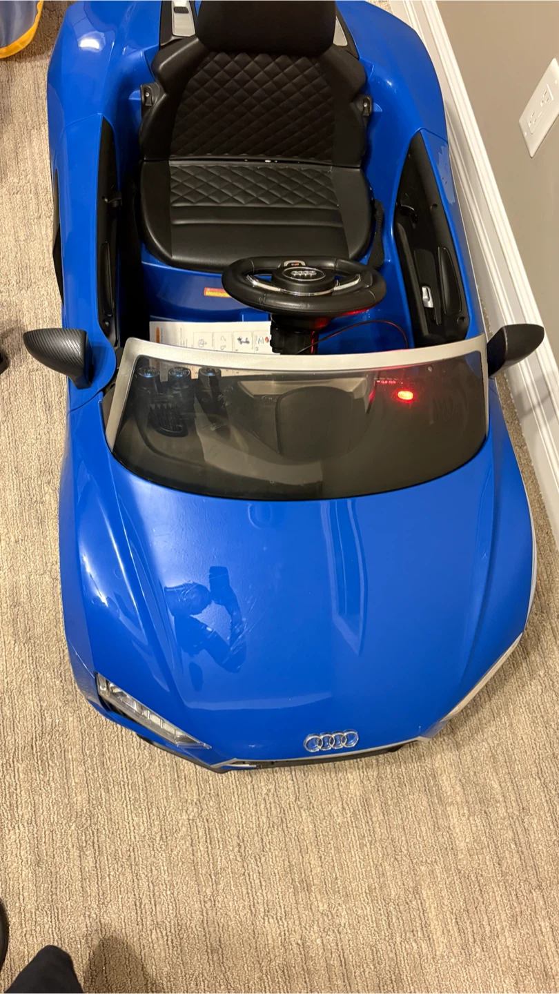 Audi R8 Spyder Ride-On Car - photo 4