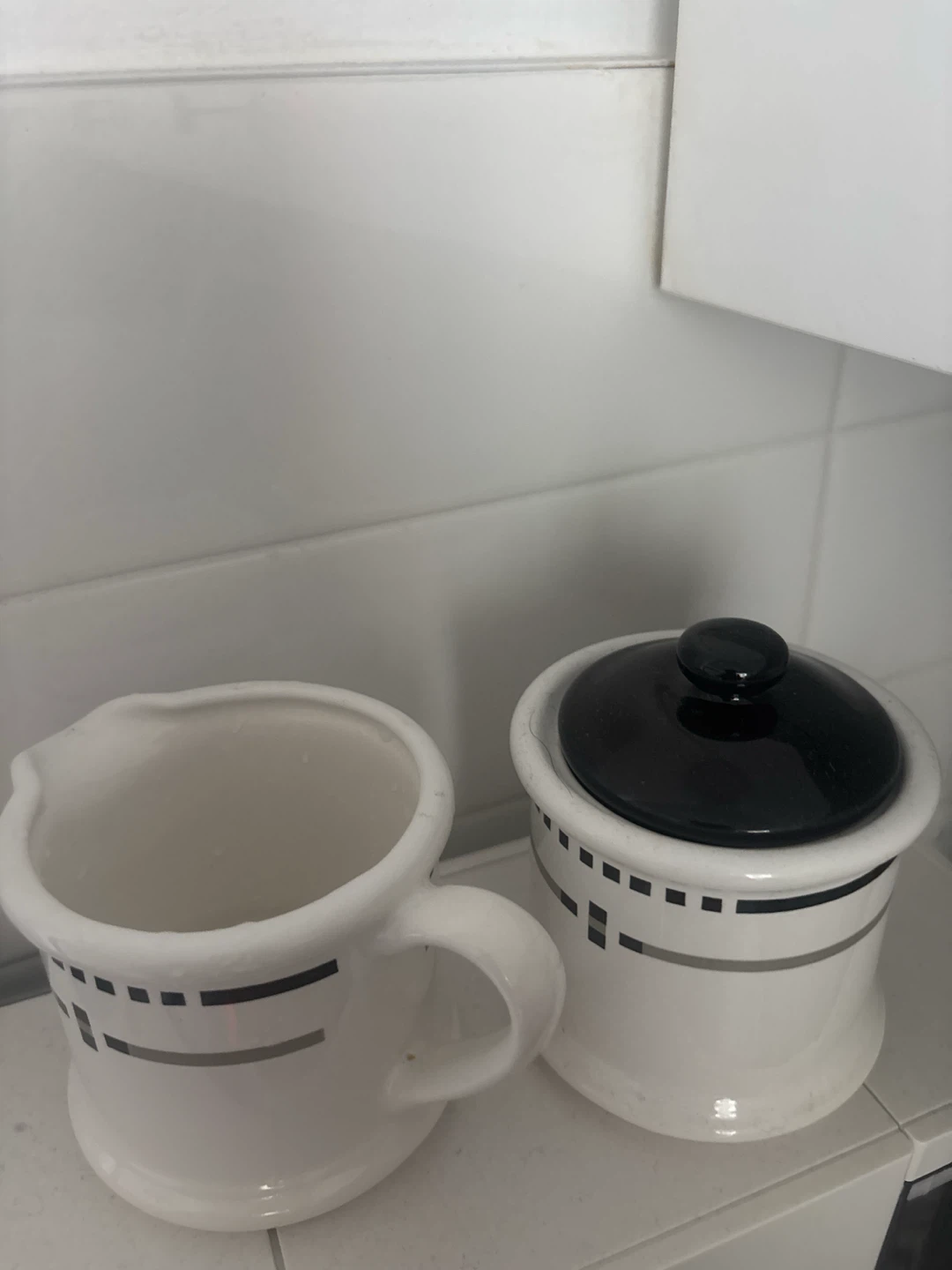 Creamer and Sugar Bowl Set - photo 2