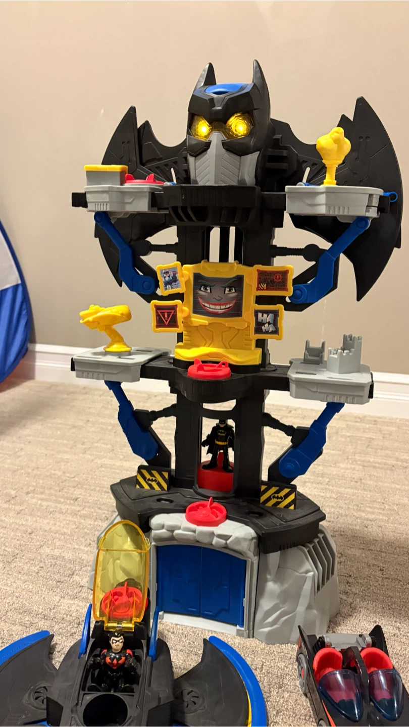 Fisher-Price Imaginext DC Super Friends Bat-Tech Batcave Playset
