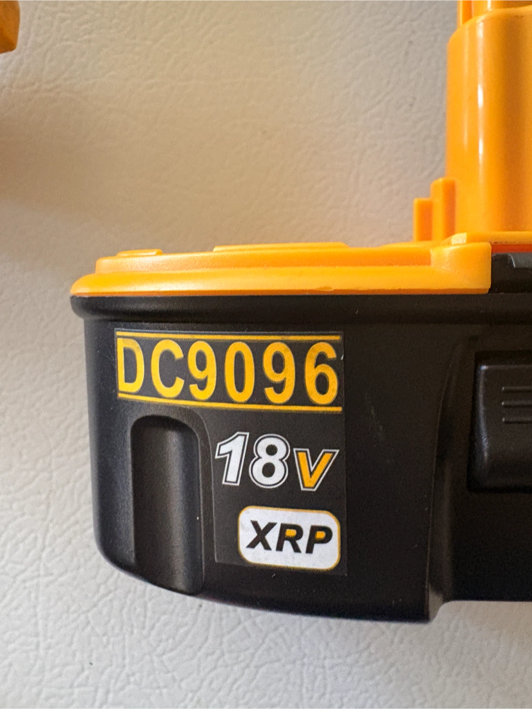 DeWalt 18V XRP DC9096 Battery and Work Light Kit - photo 2