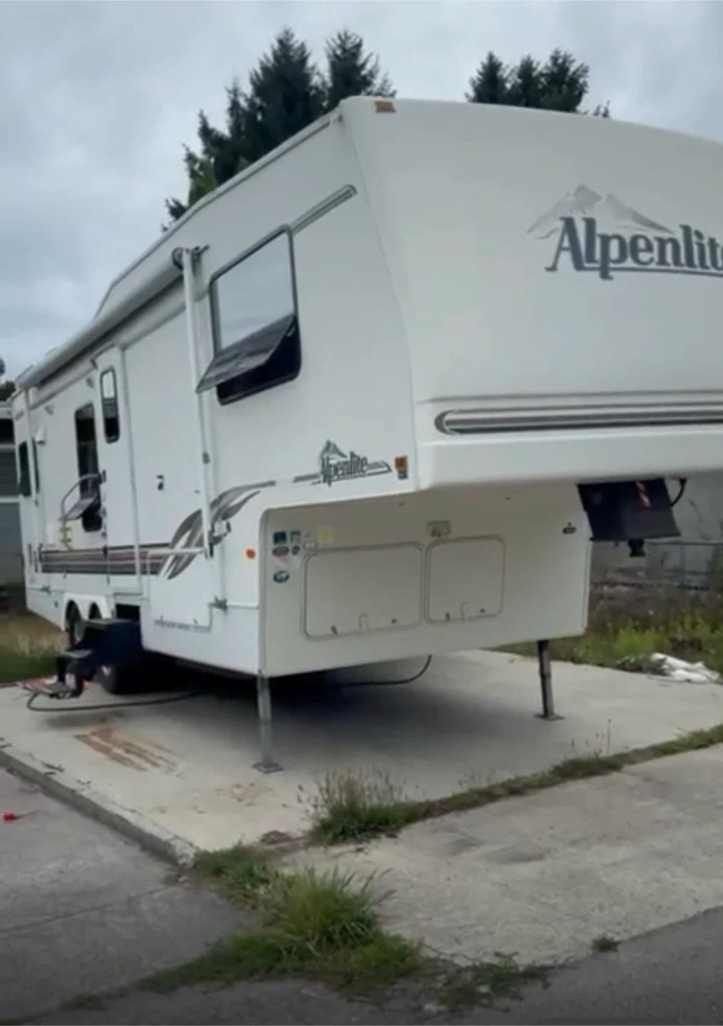 2000 29” Alpenlite Fifth Wheel