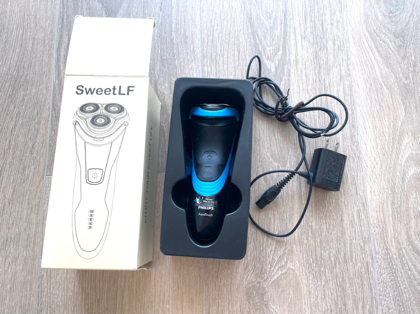 Philips AquaTouch Wet & Dry Electric Shaver with Charger - photo 3