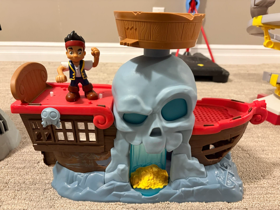 Jake and the Never Land Pirates Skull Rock Playset
