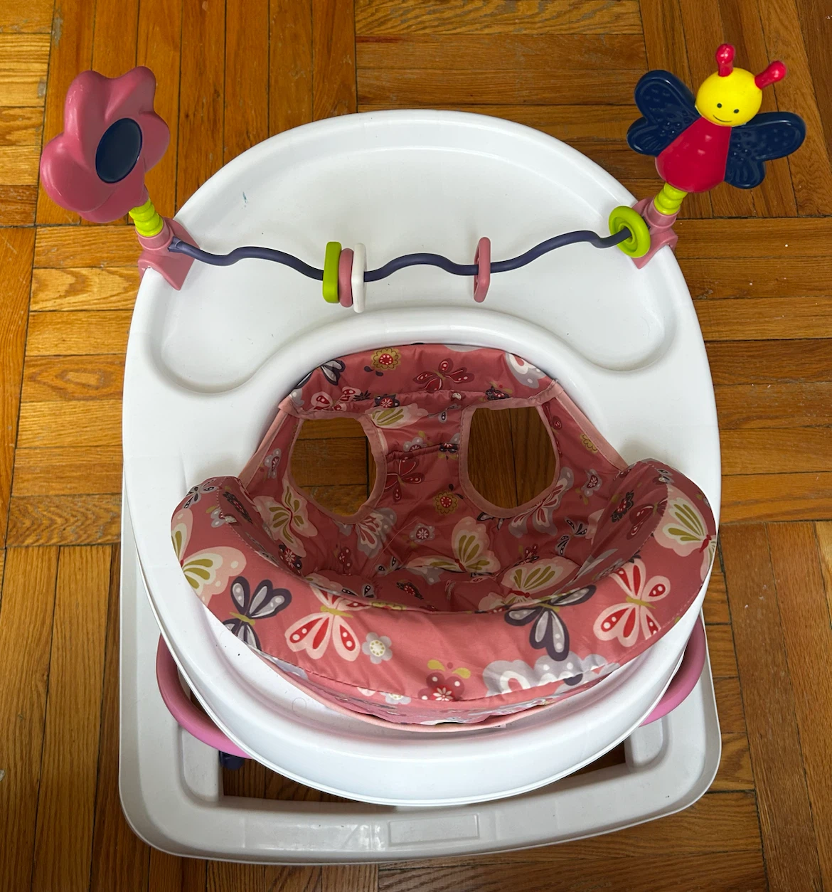 Selling a baby walker. - photo 2