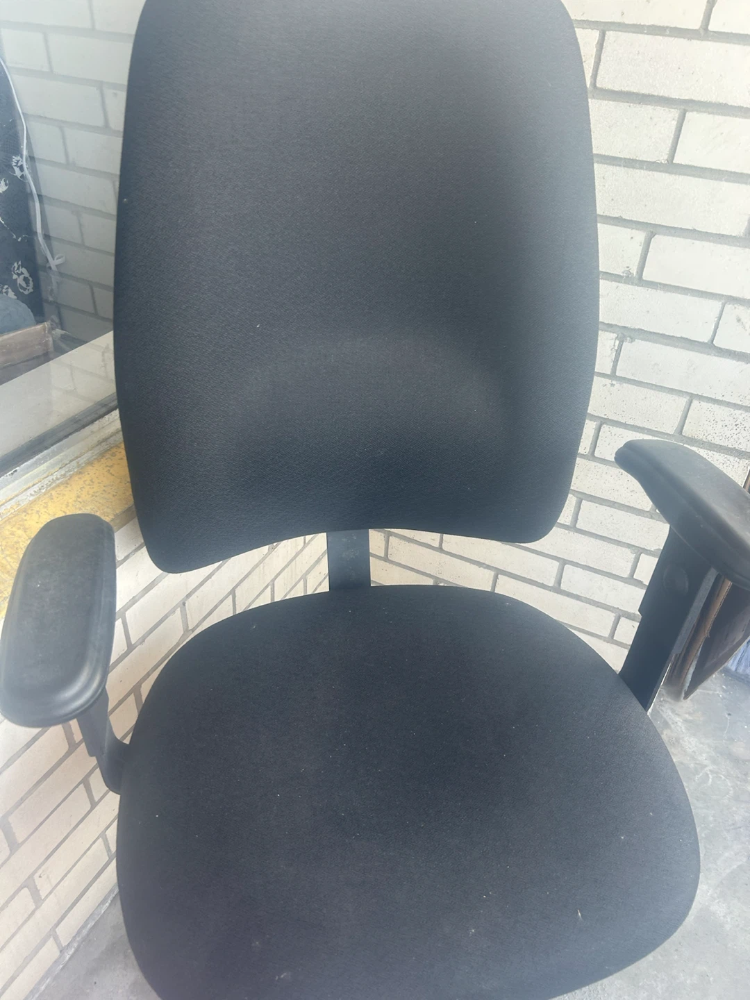Office Chair and Desk - photo 2