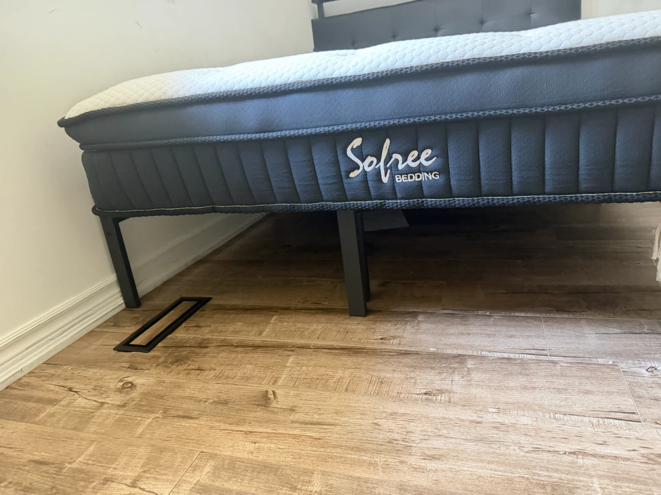 Queen Size 12” Memory Foam Hybrid Mattress – Excellent Condition - photo 2