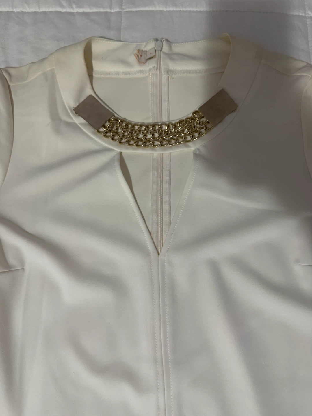 Cream V-Neck Dress with Gold Chain Detail - photo 2