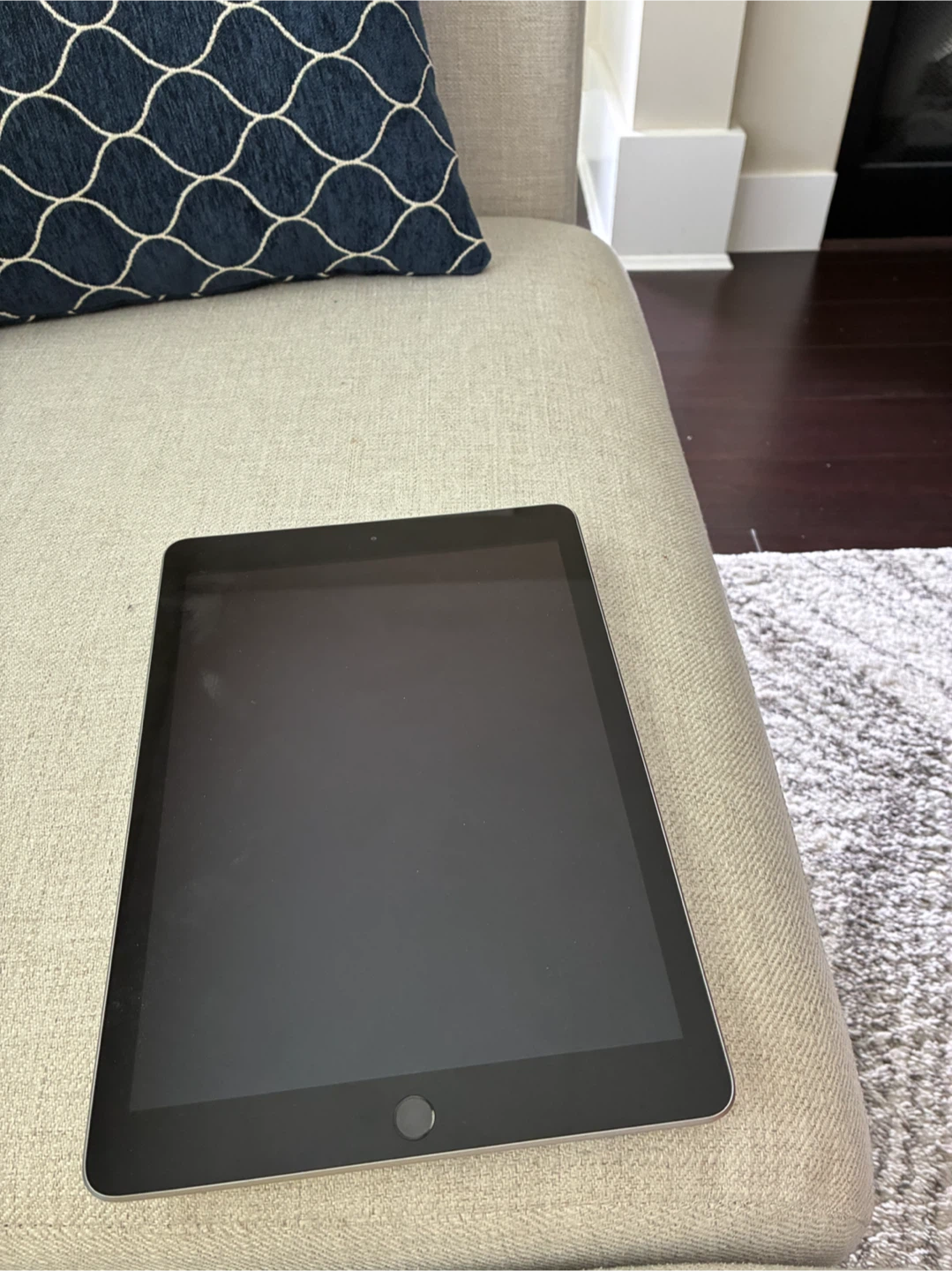 Apple iPad 6th Gen 64GB WiFi Silver