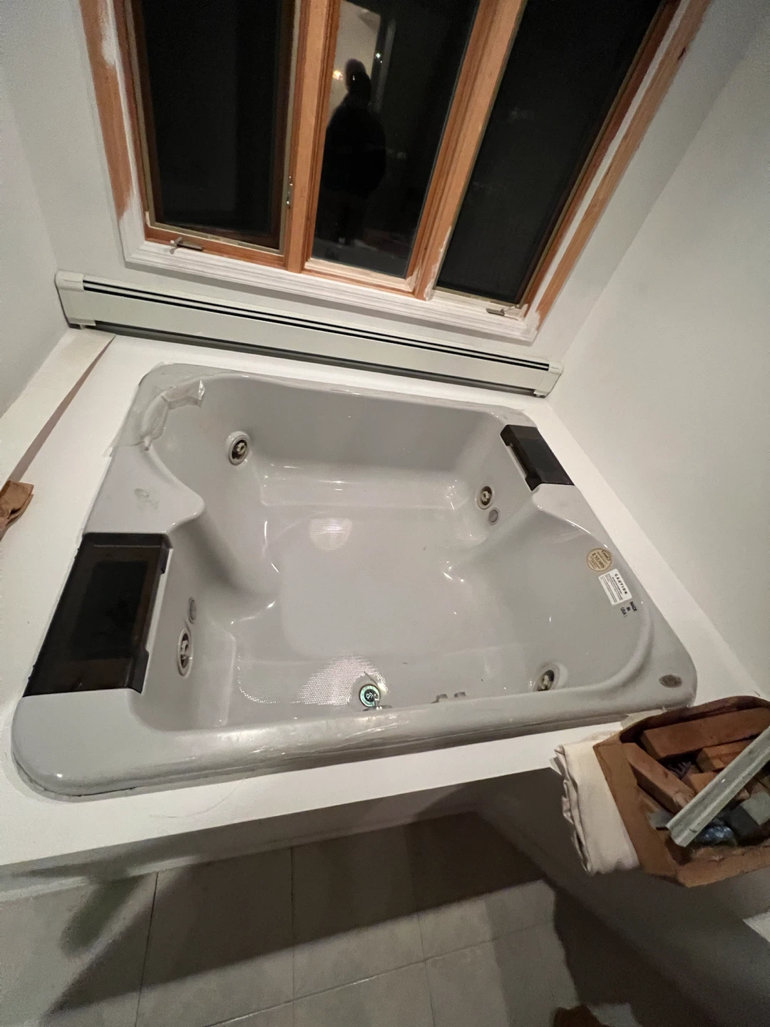 Jacuzzi Bathtub with Jets