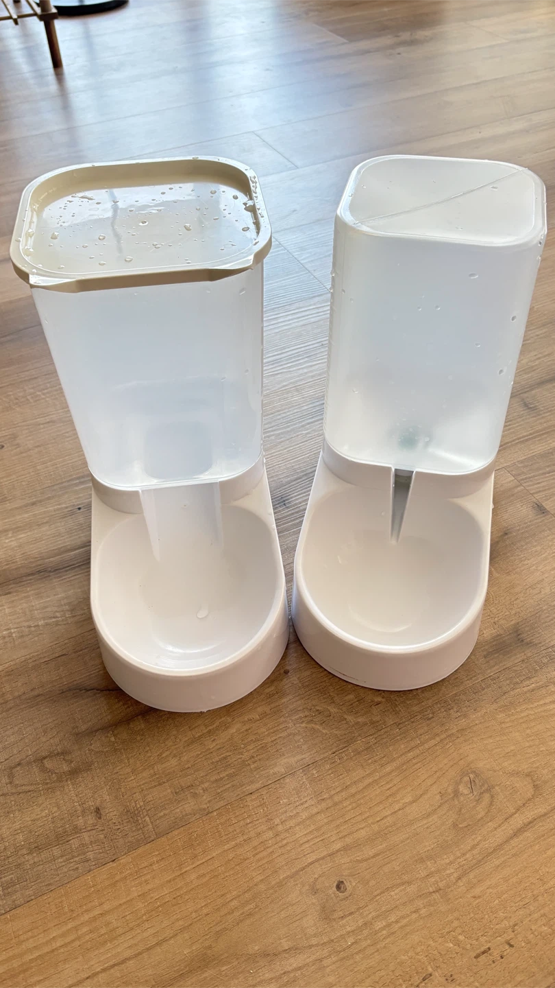 Pet Food and Water Dispensers (Set of 2)