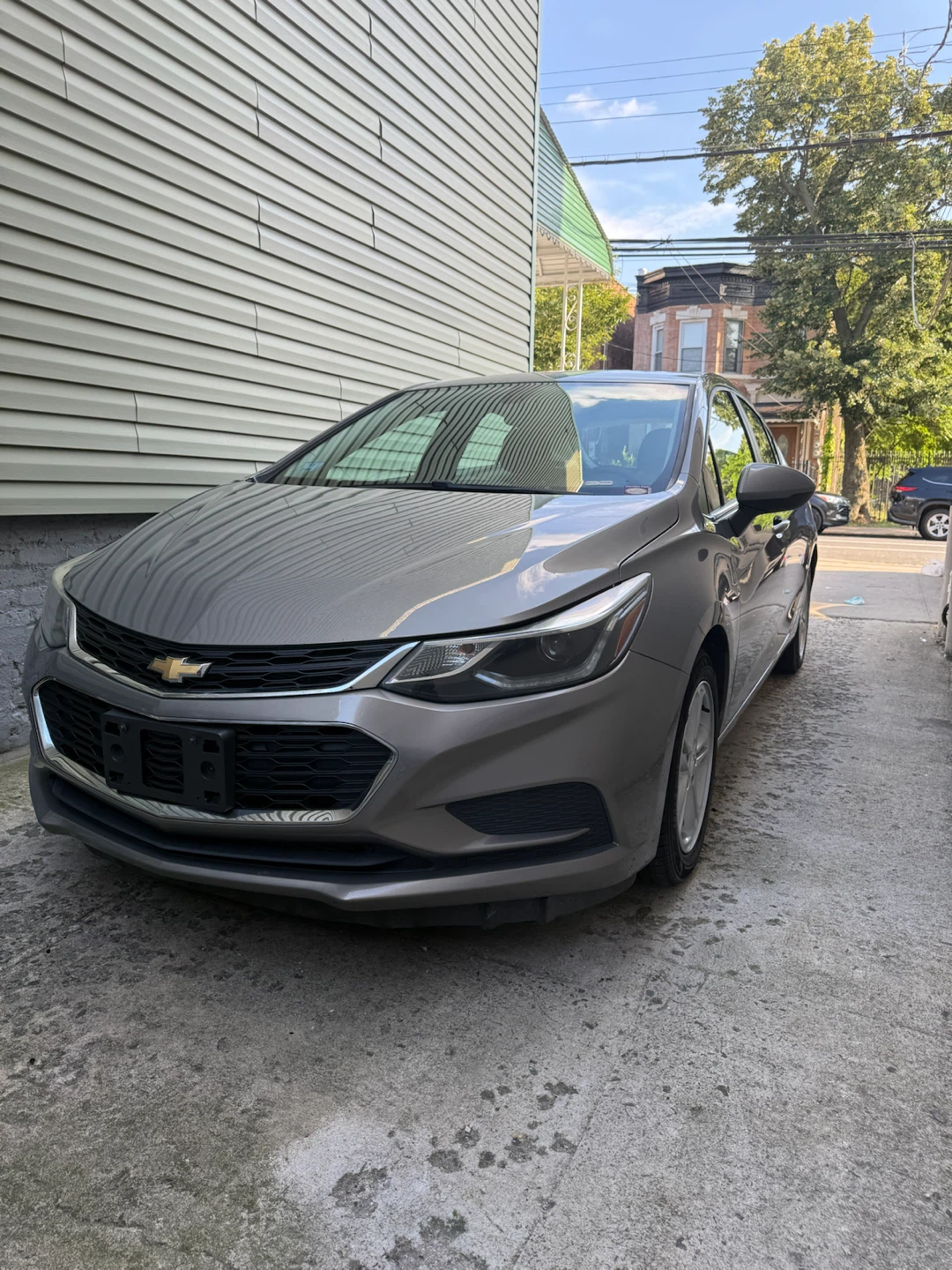 Gray Chevrolet Cruze Hatchback - photo 2
