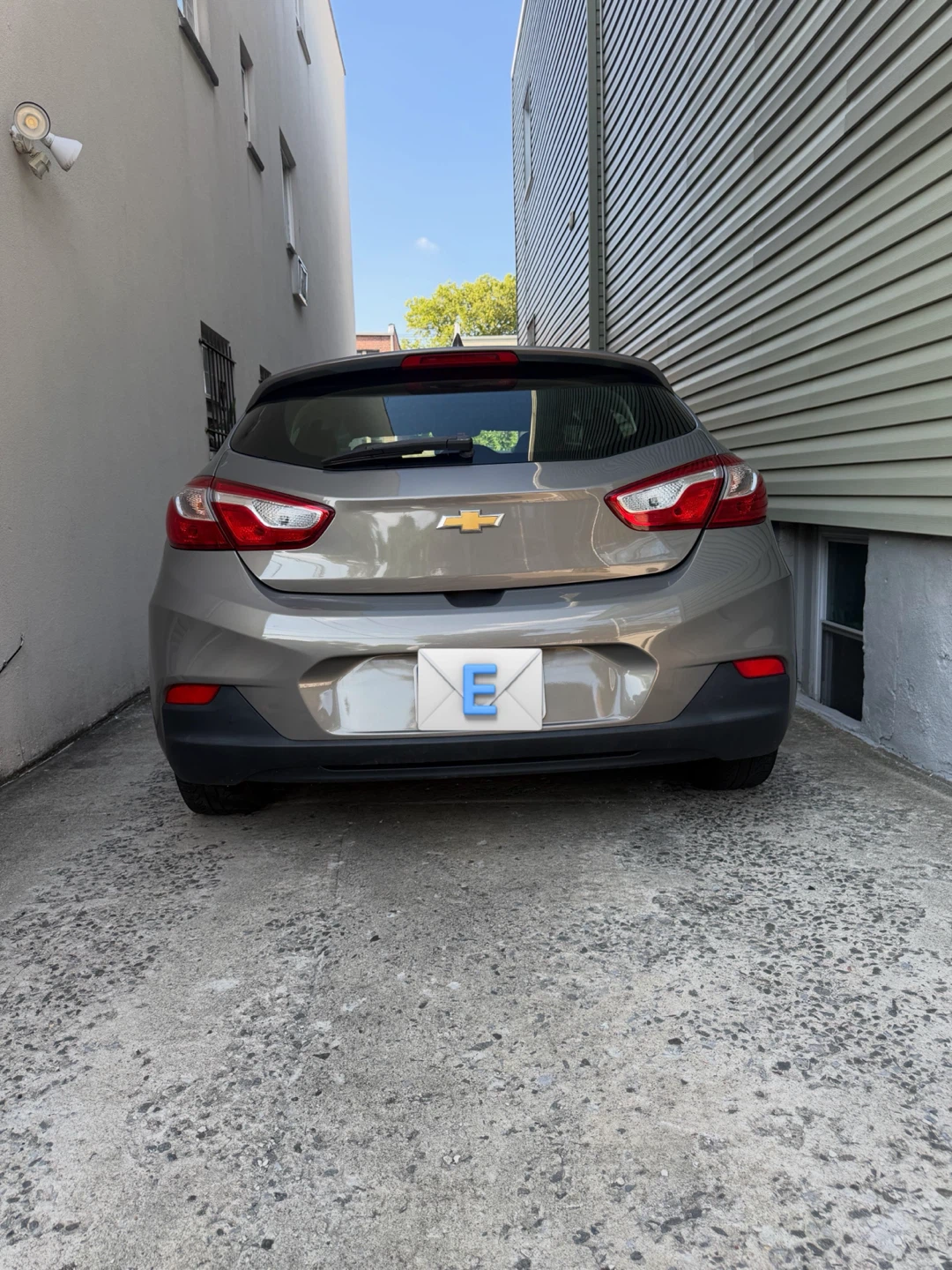Gray Chevrolet Cruze Hatchback - photo 4