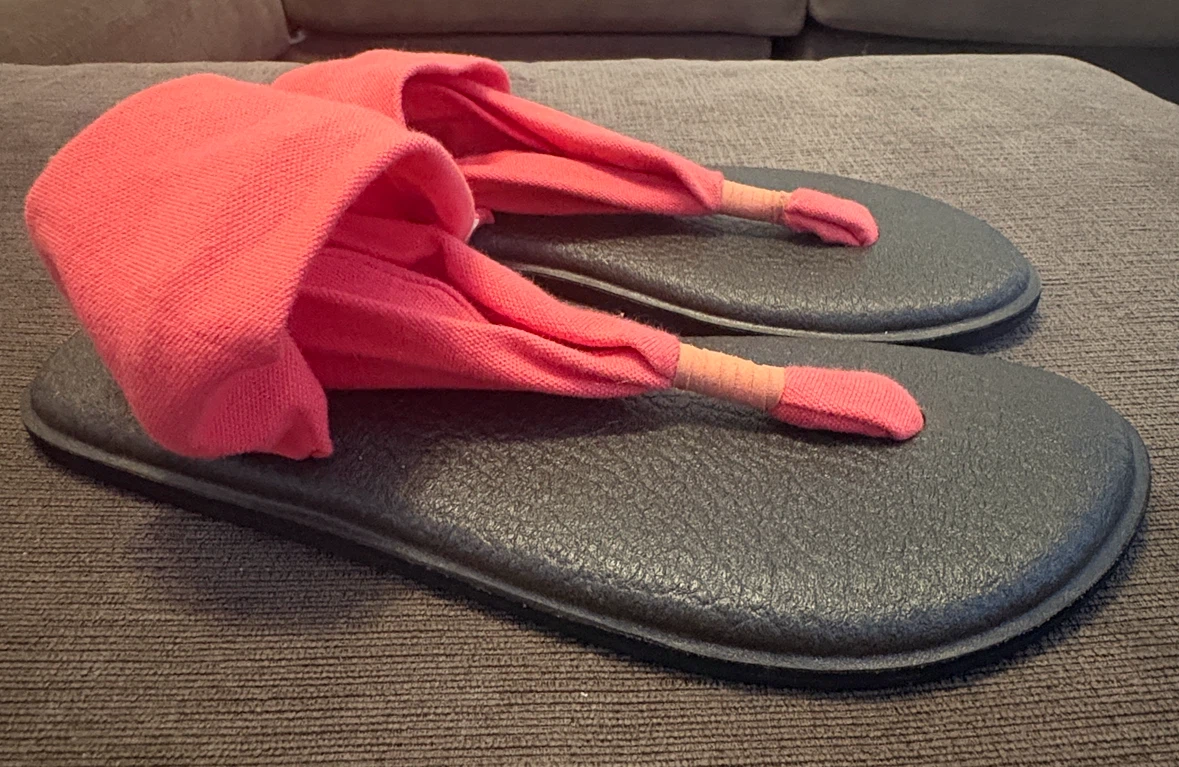 Sanuk Yoga Sling 2 Coral Comfort Sandals Size 9 NWOT