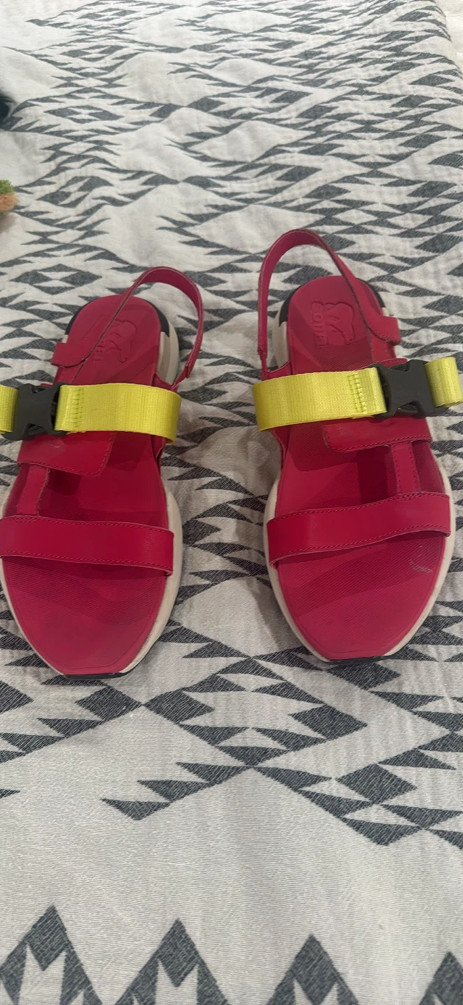 Beautiful SOREL Sandals $30 - photo 2