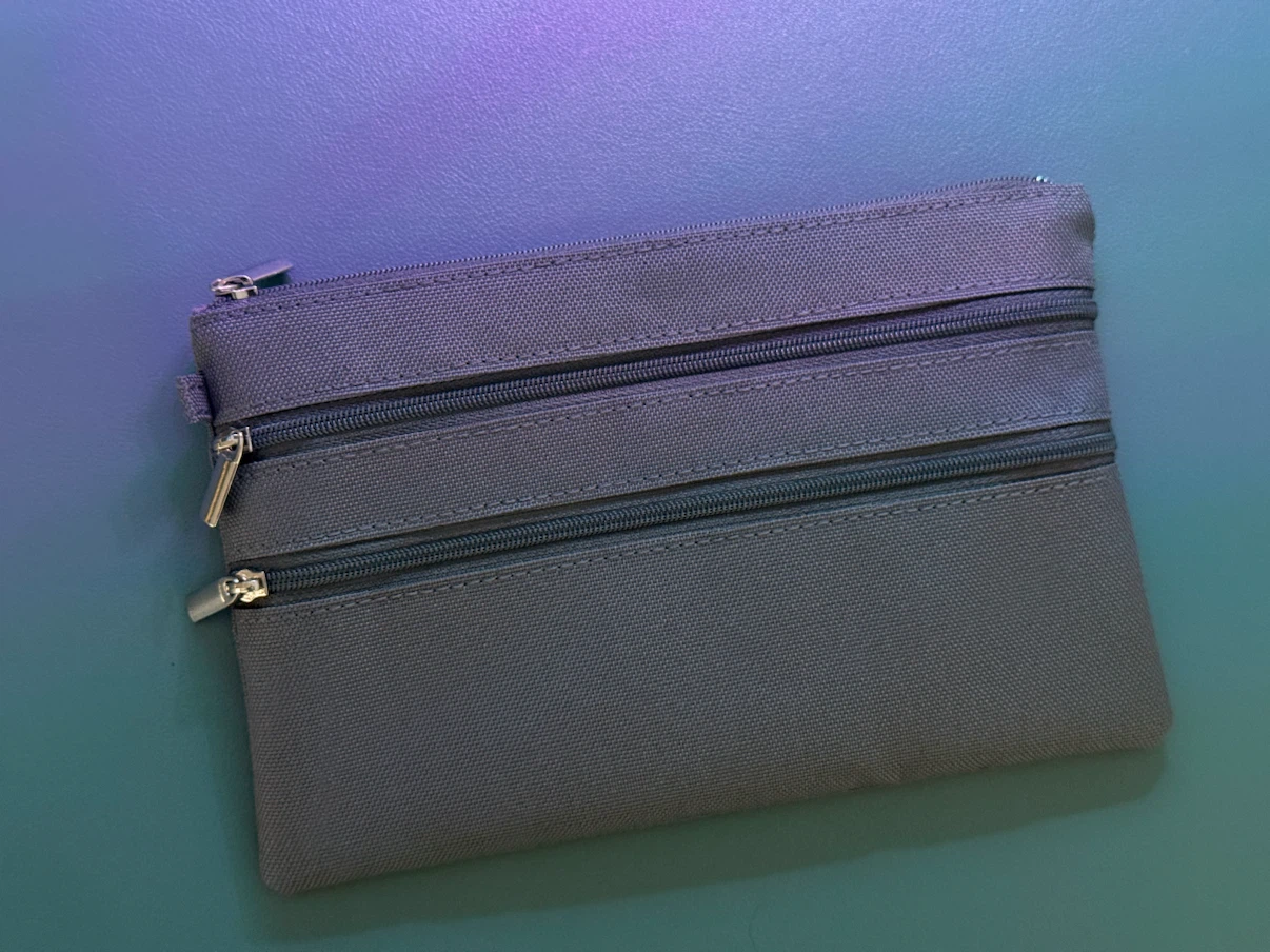 Grey Slim Pouch with Maple Leaf - photo 4