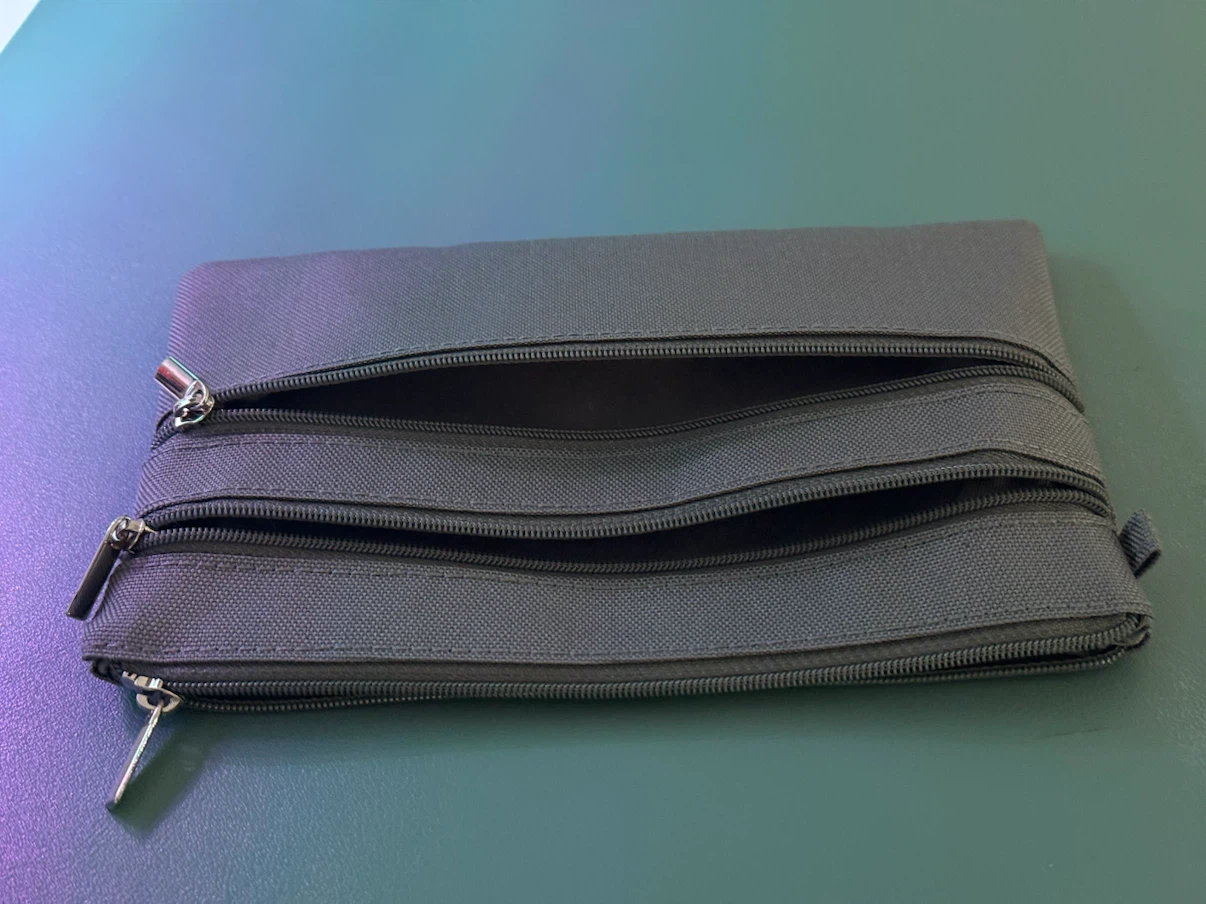 Grey Slim Pouch with Maple Leaf - photo 5