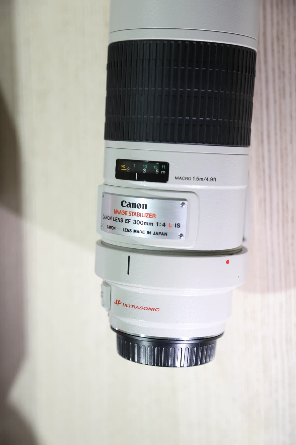 Canon EF 300mm f/4 L IS USM Telephoto Lens - photo 3