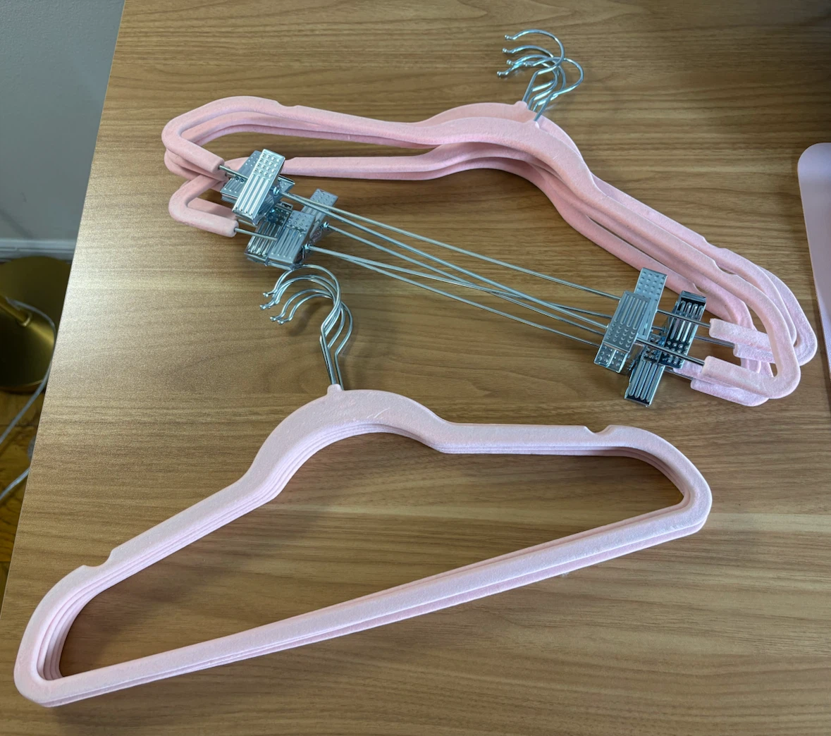 10 Pink Velvet Hangers (5 with Clips & 5 w/o)