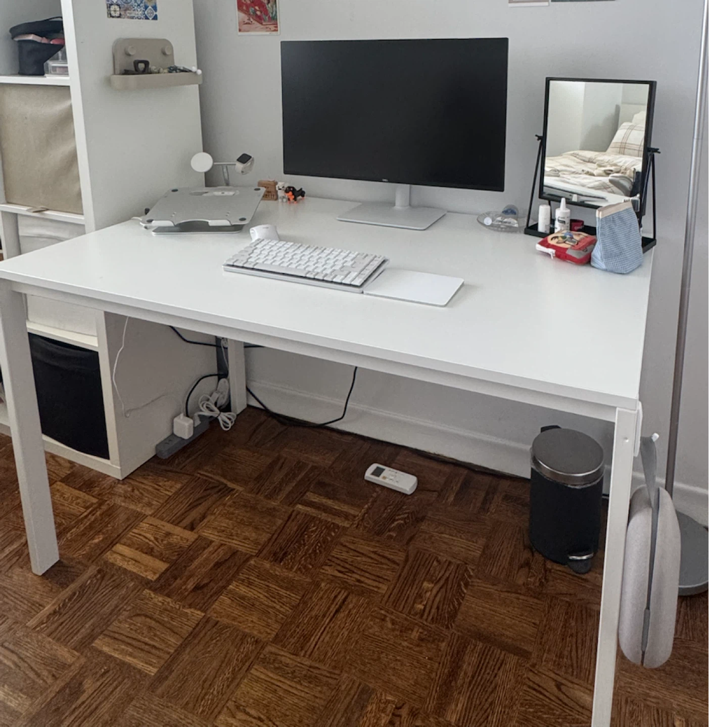 IKEA VIHALS Dining Table – Excellent Condition - photo 2