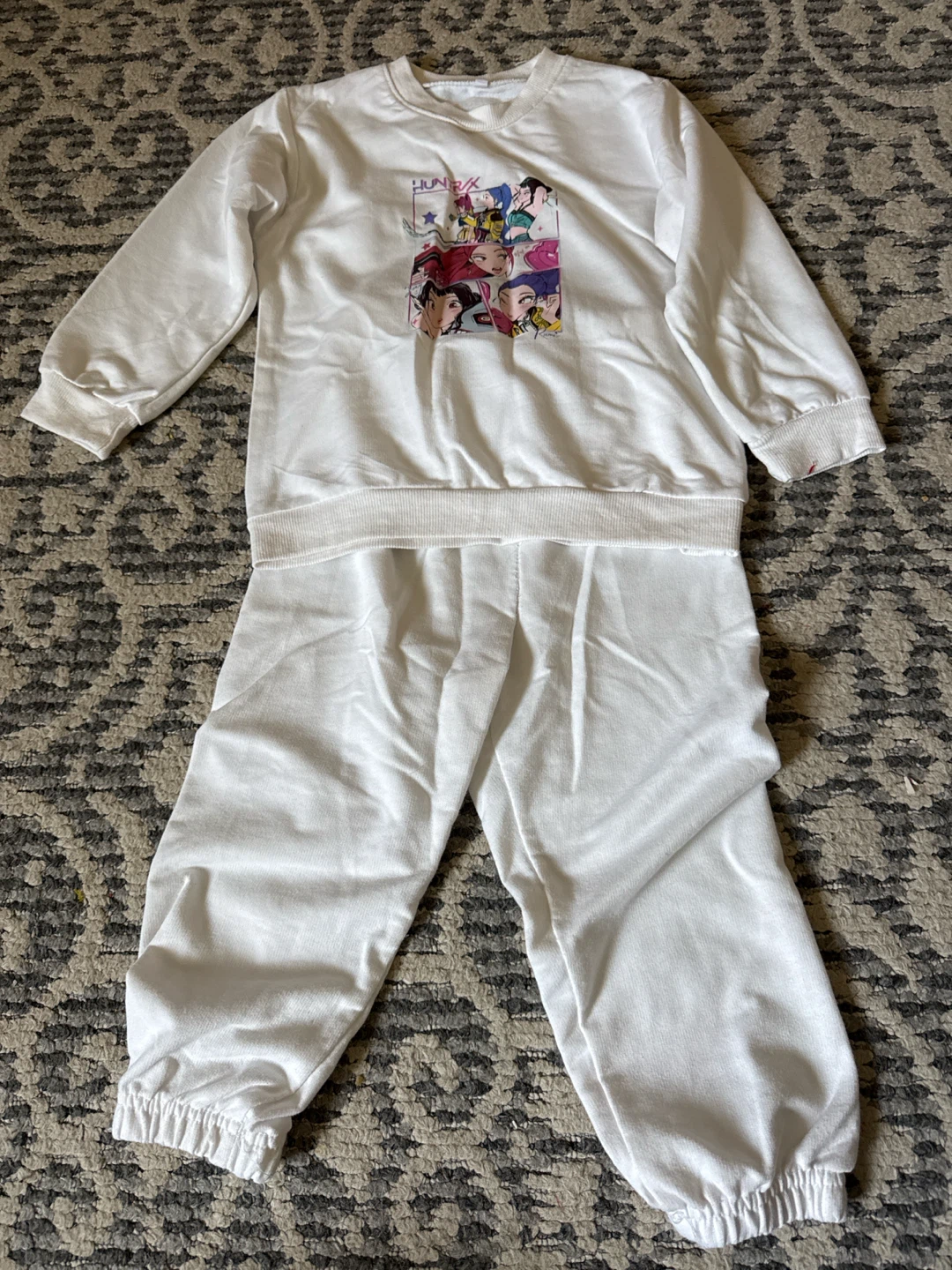 White Graphic Sweatshirt and Pants Set size 120