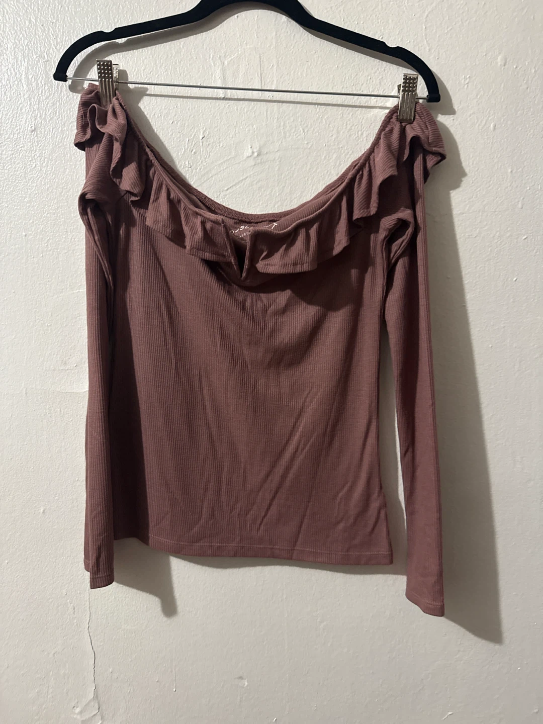 AERO "Seriously Soft" Off-the-Shoulder Top - M