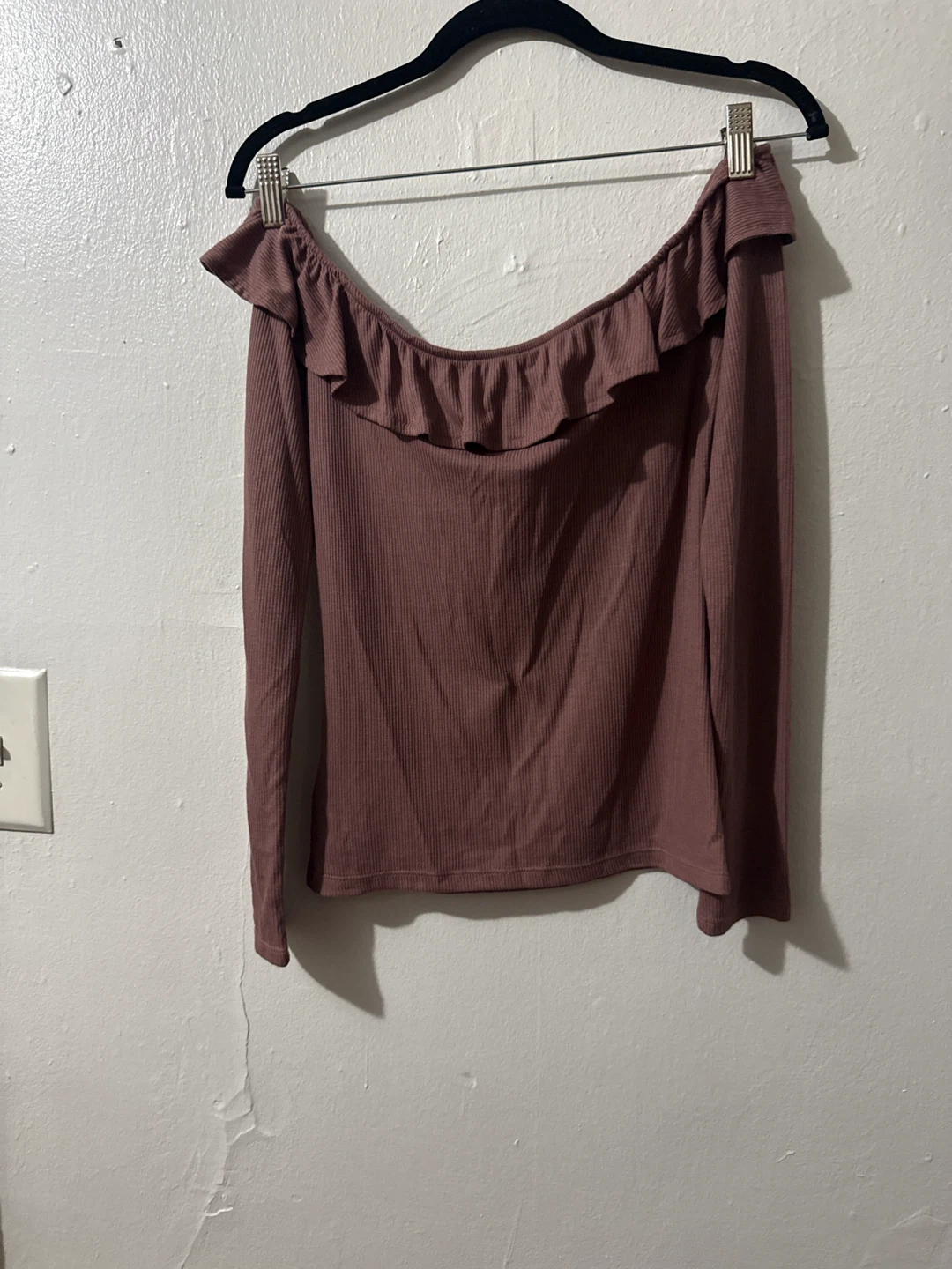 AERO "Seriously Soft" Off-the-Shoulder Top - M - photo 3