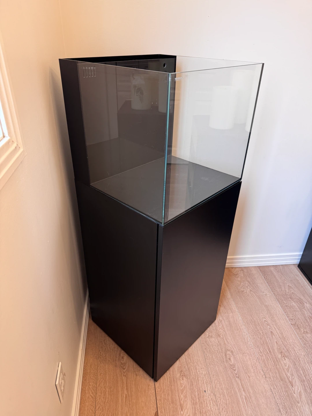 Waterbox 20 Cube saltwater aquarium and Waterbox cabinet - photo 2