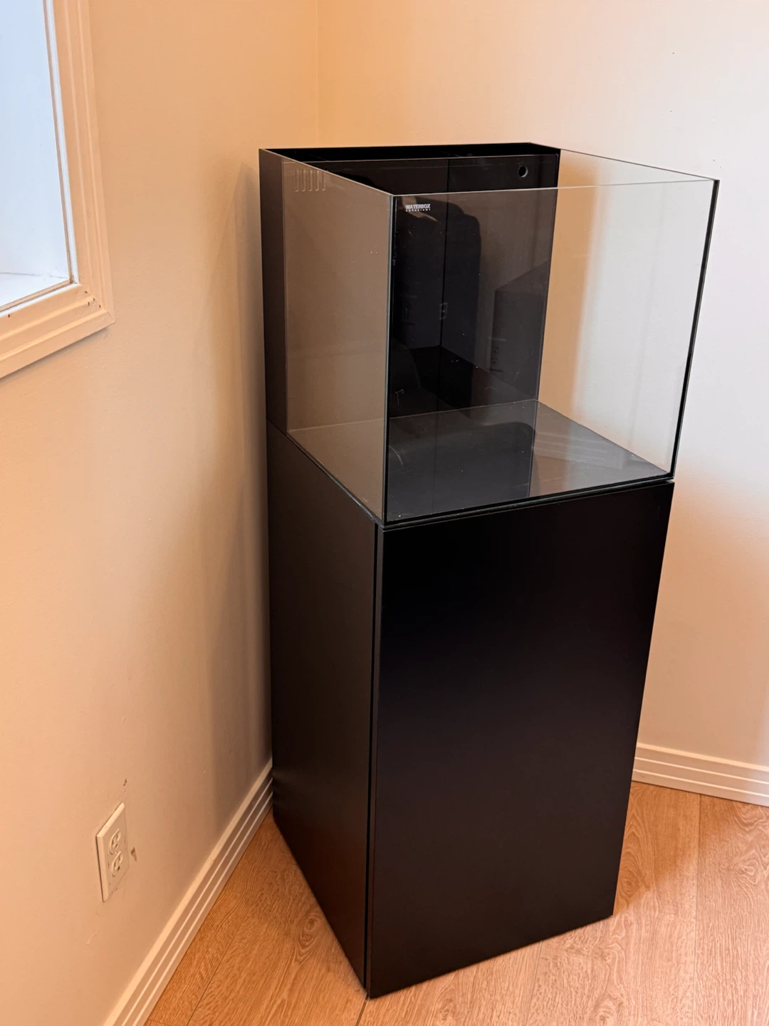 Waterbox 20 Cube saltwater aquarium and Waterbox cabinet - photo 3