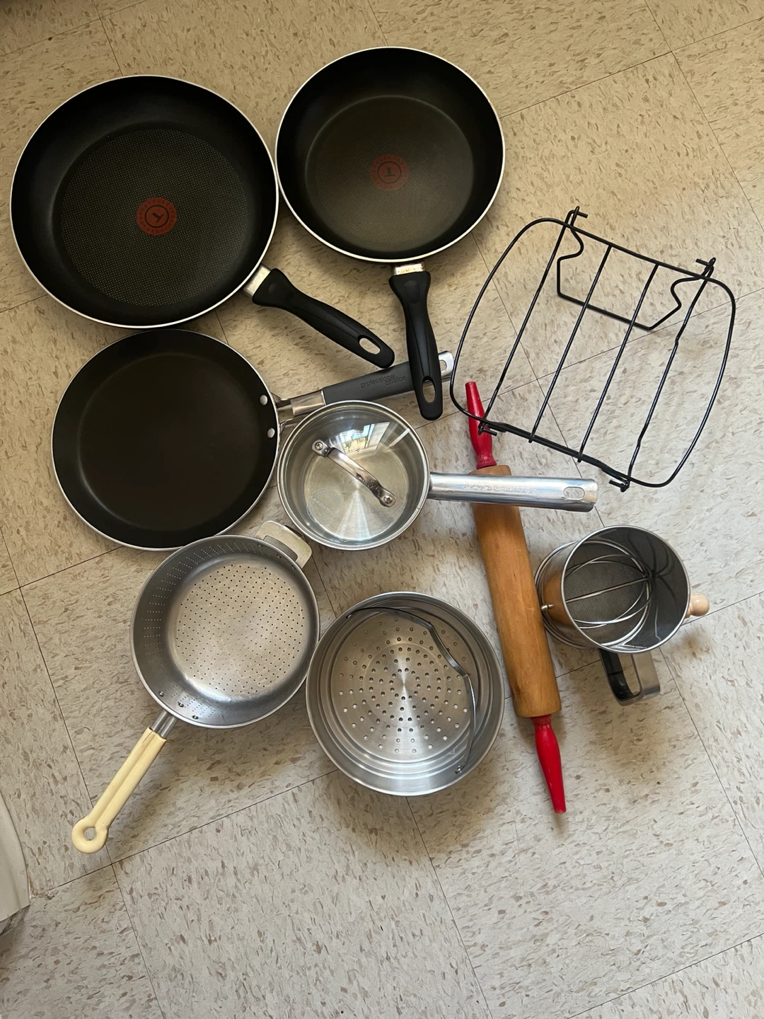 Assorted Cookware Items