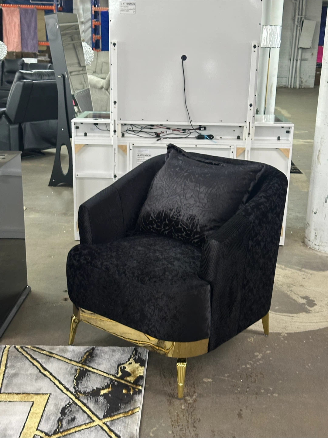 Sofa + loveseat + recliner (brand new) - photo 4
