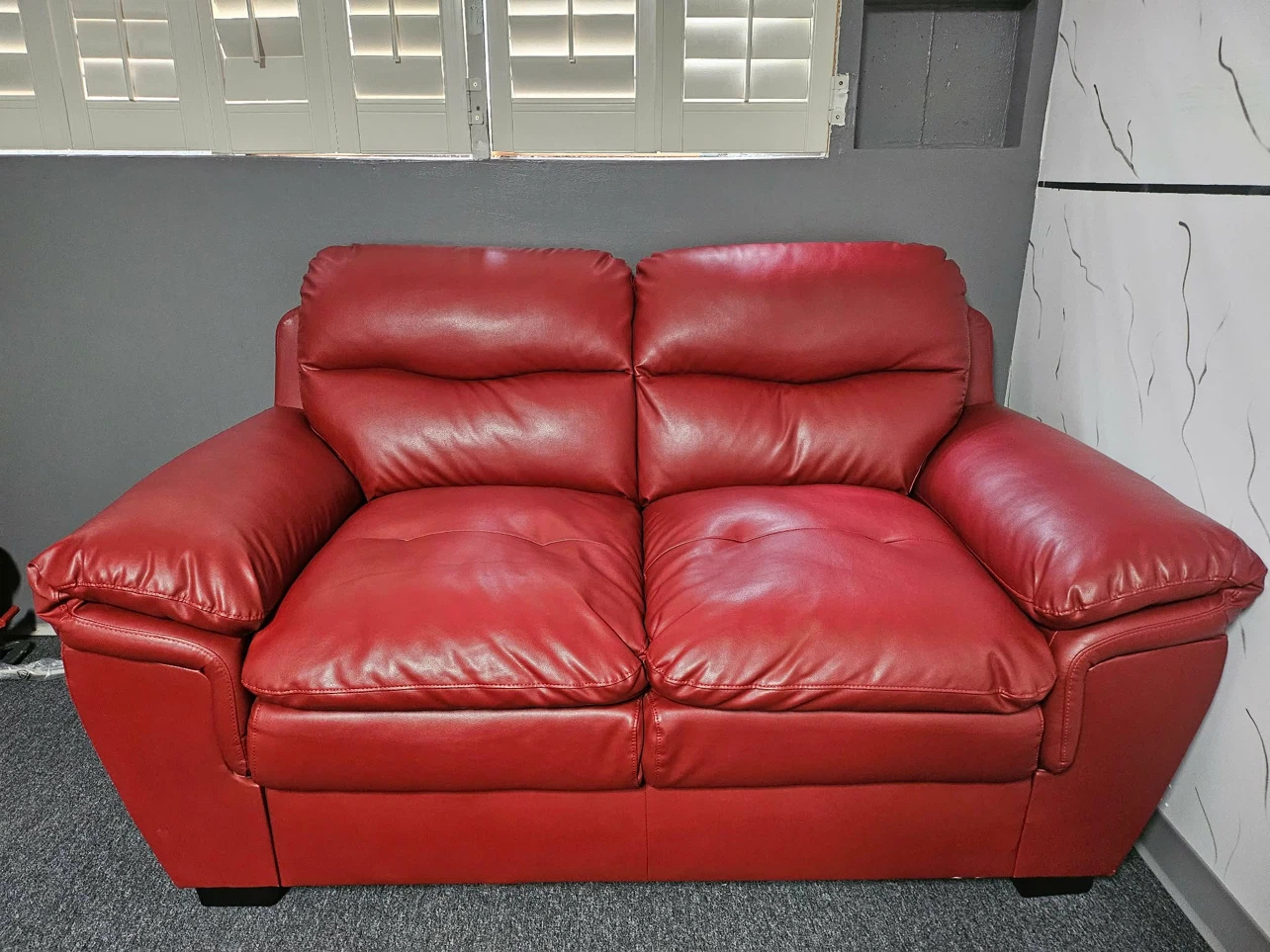 Red love seat leather - photo 2