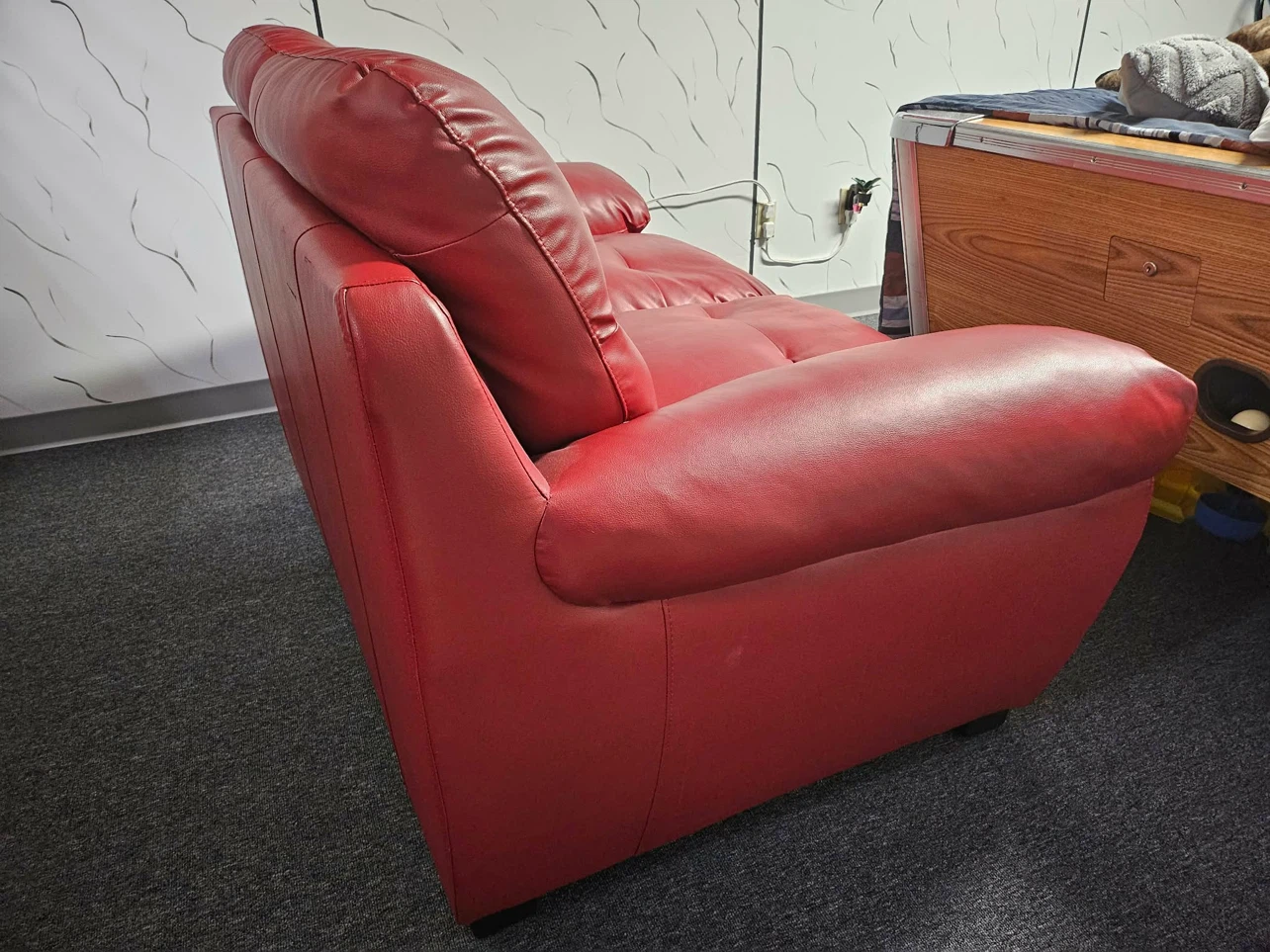 Red love seat leather - photo 3