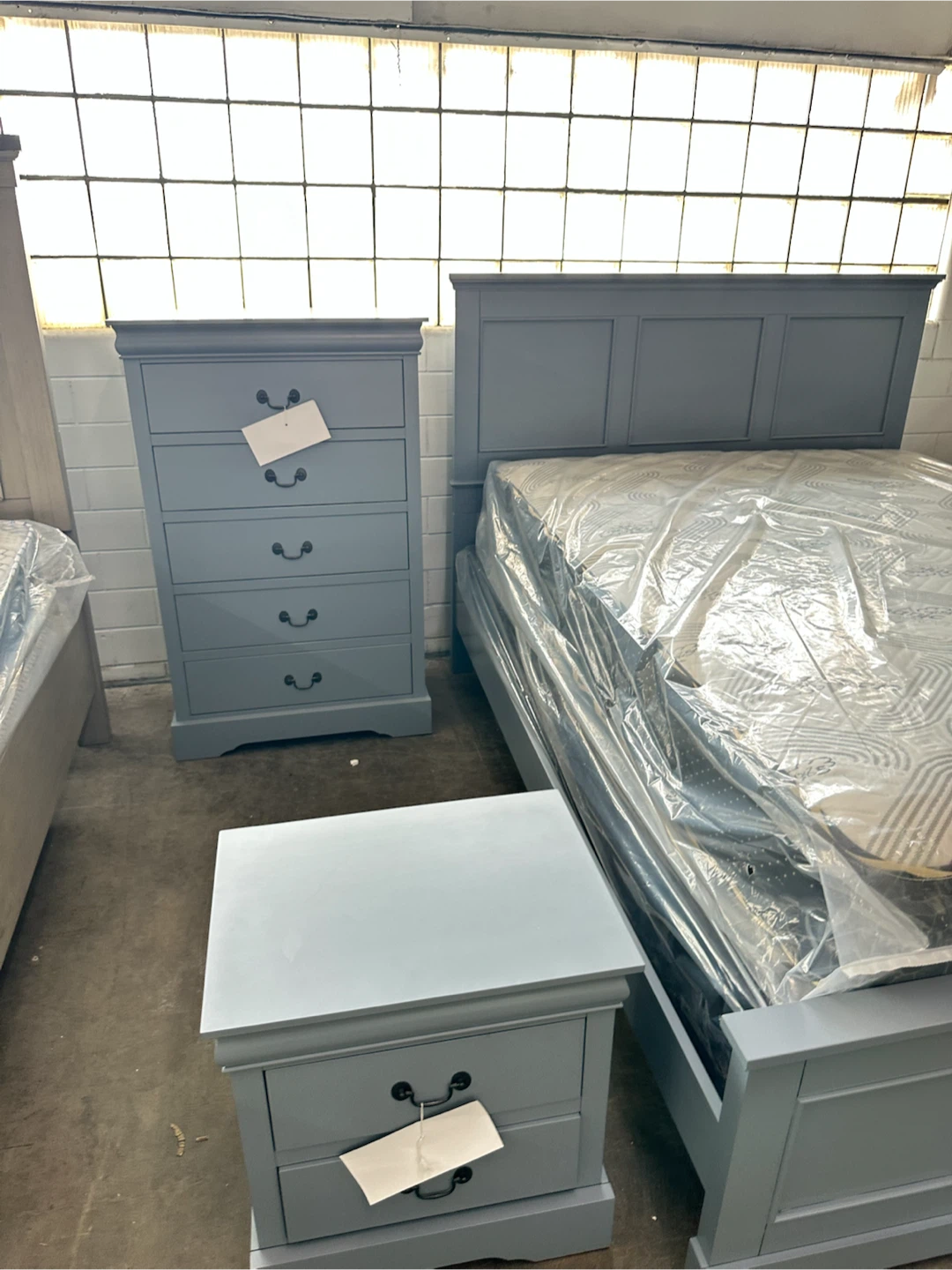4 piece queen set bed frame mirror dresser  nightstand - photo 2