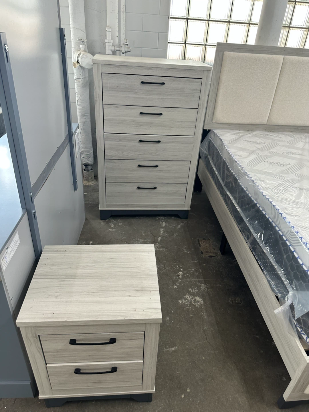 4 piece queen set bed frame mirror dresser nightstand - photo 2