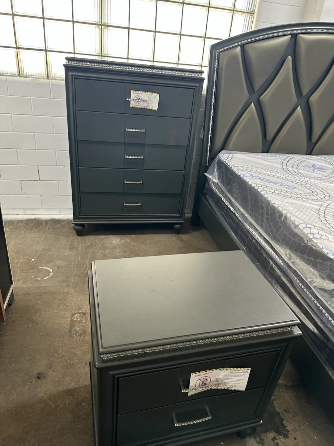 4 piece queen set bed frame mirror dresser nightstand - photo 2