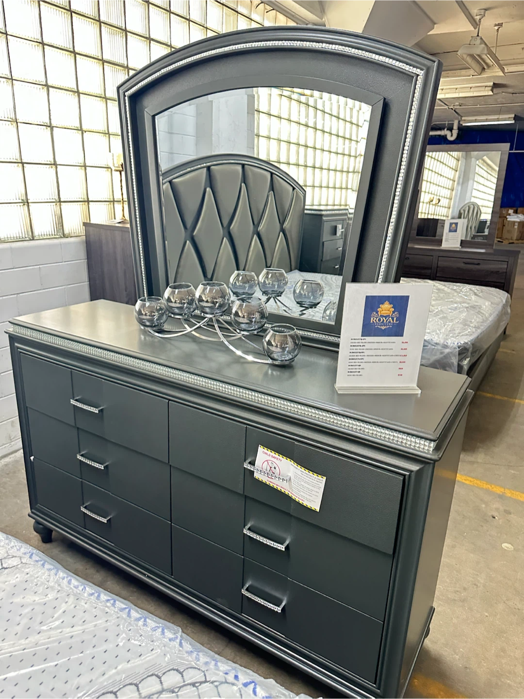 4 piece queen set bed frame mirror dresser nightstand - photo 4