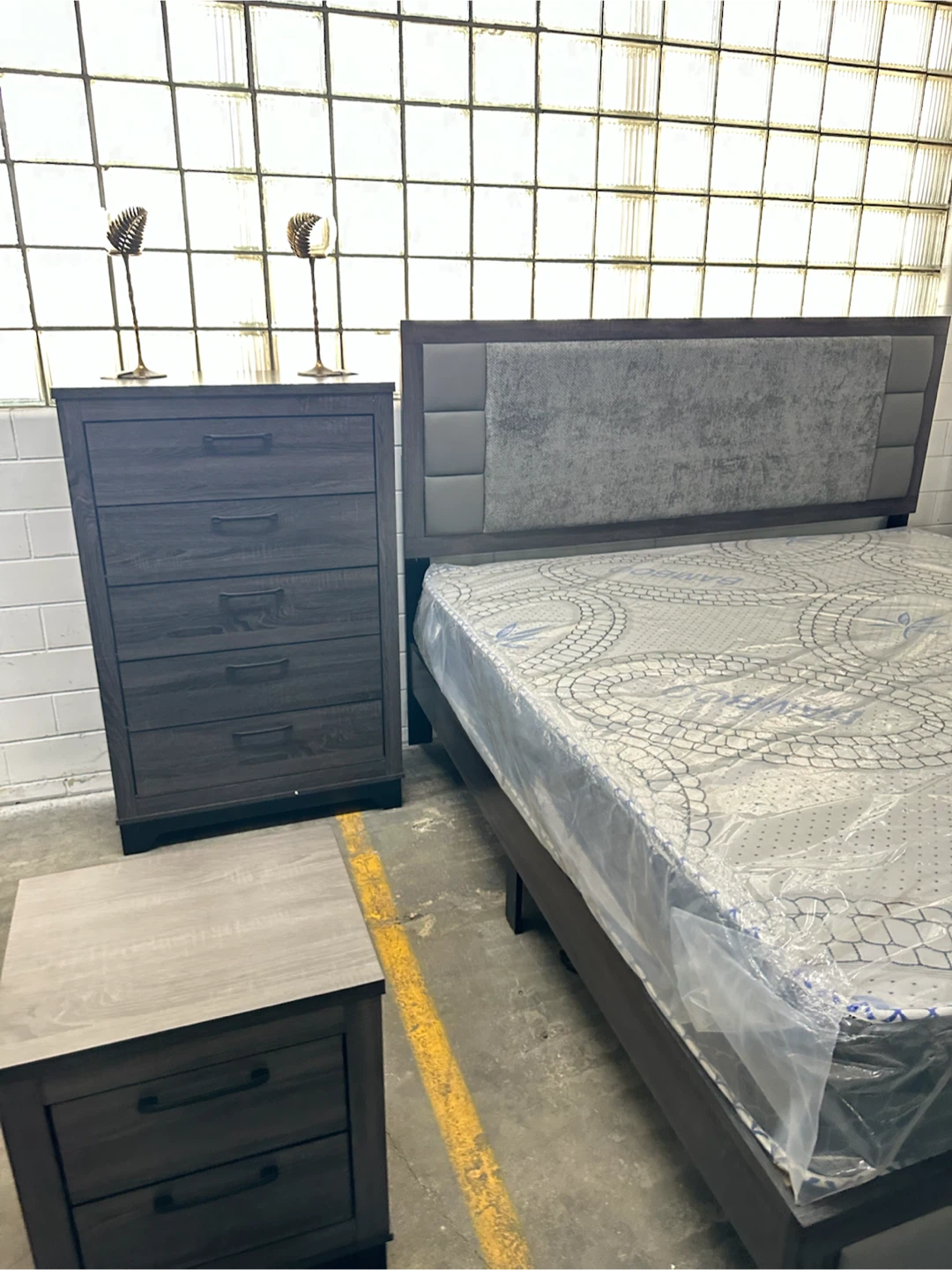 4 piece queen set bed frame mirror dresser nightstand - photo 2