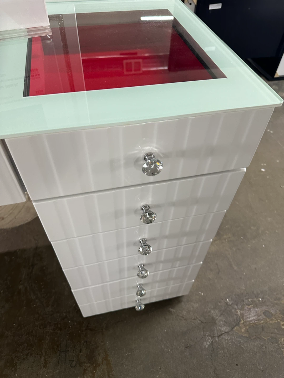 White vanity + mirror (new) - photo 2