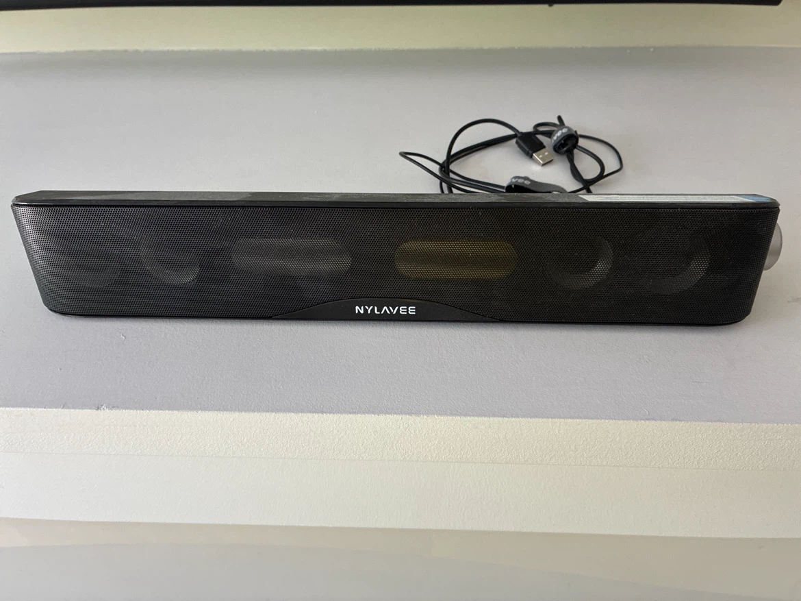 NYLAVEE Soundbar with USB Cable