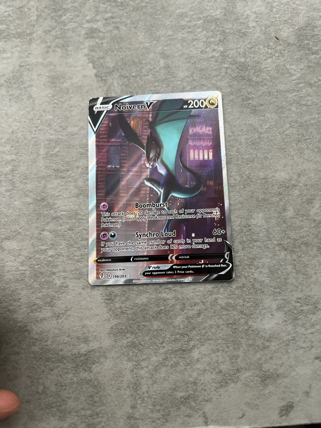 Noviern V Pokémon (Alternate Full Art) 196/203