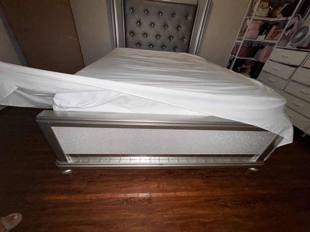Grey/ Silver Tufted Headboard Bed Frame with LED Lights - photo 2