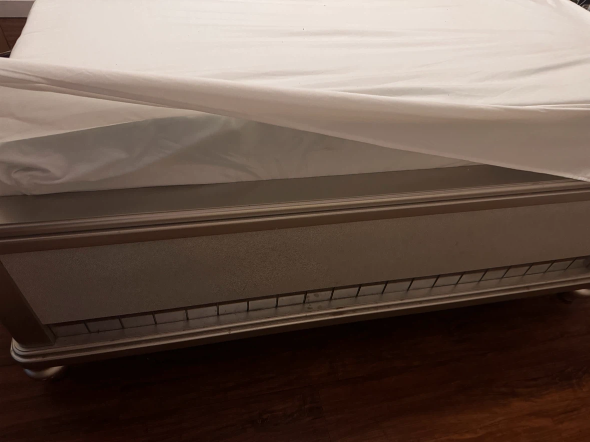 Grey/ Silver Tufted Headboard Bed Frame with LED Lights - photo 4