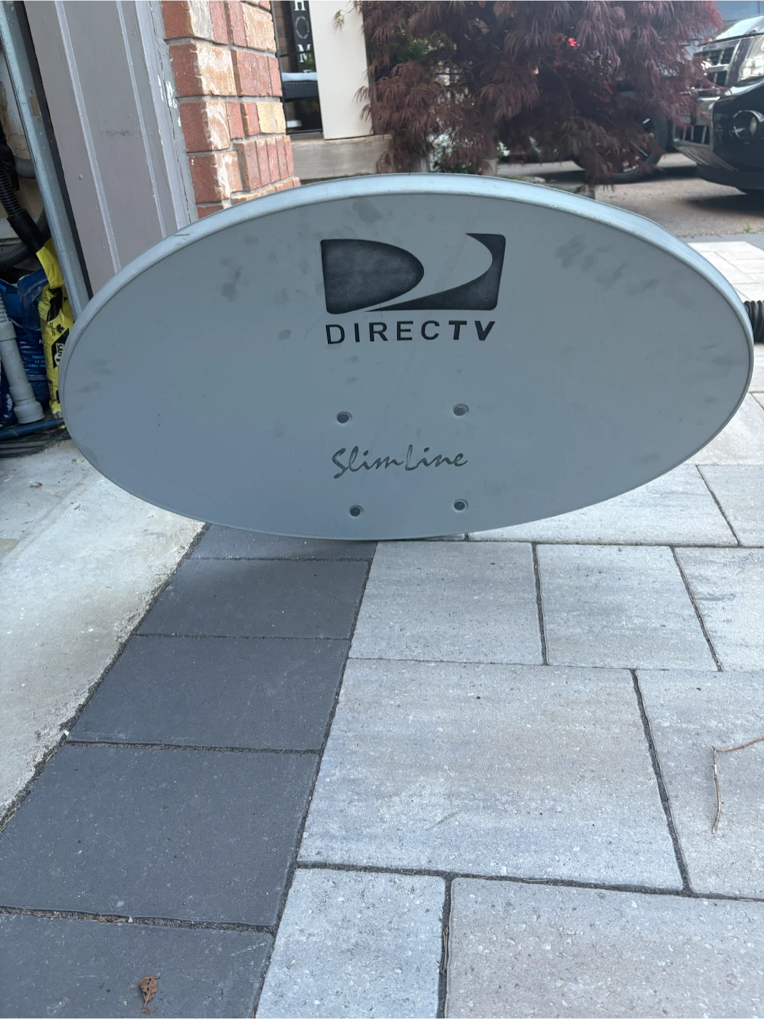 DIRECTV Slimline Satellite Dish