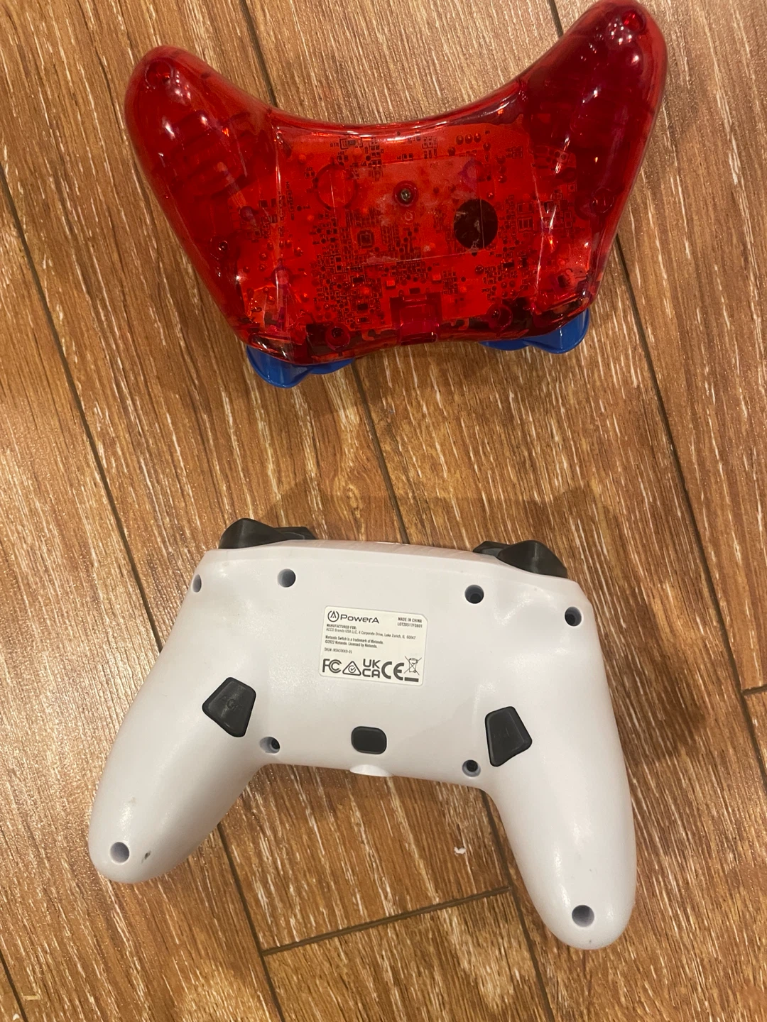 2 Nintendo Switch wired Controllers - photo 2