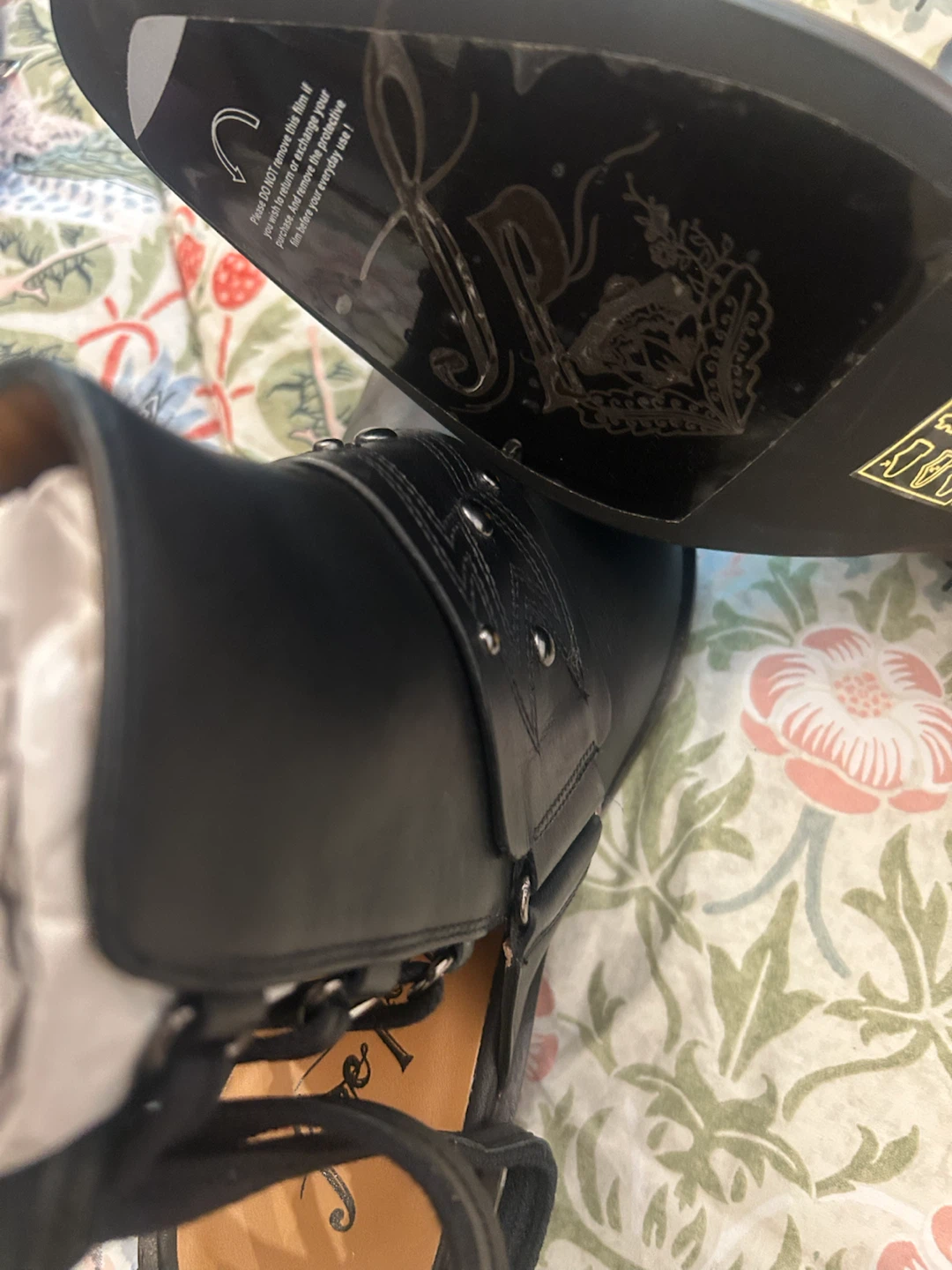Pair of boots - photo 2
