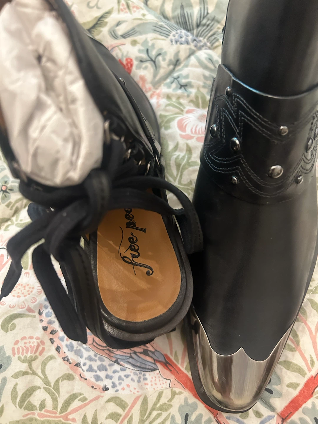 Pair of boots - photo 3