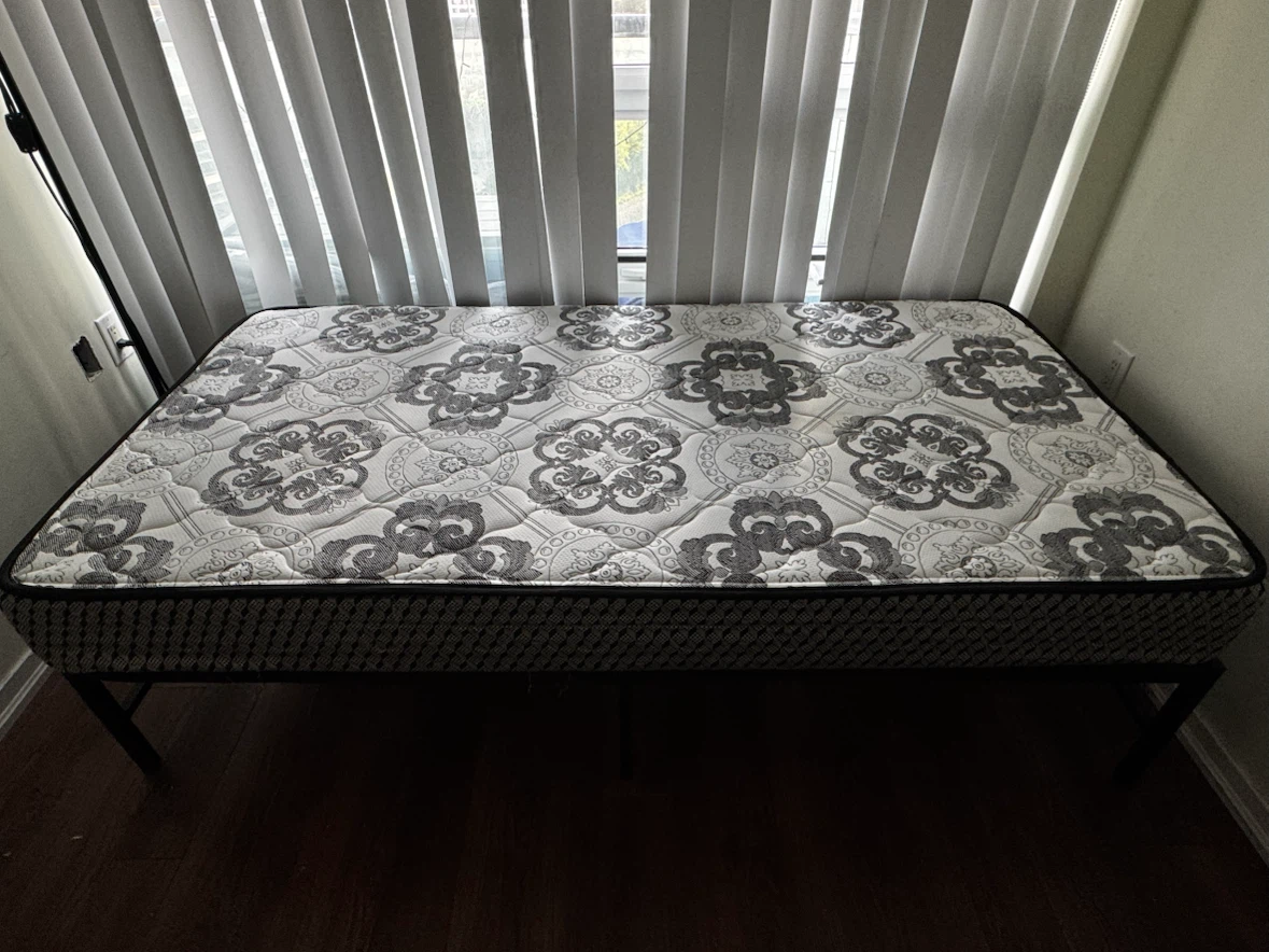 Selling Zinus twin mattress - photo 4