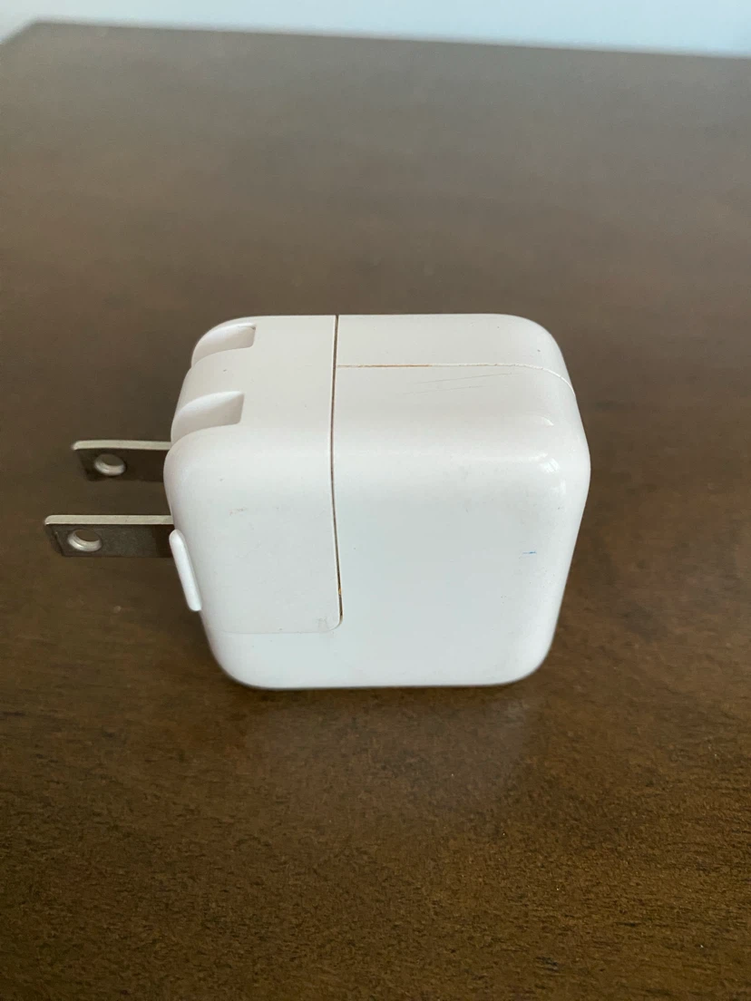 Apple 10W USB Power Adapter - photo 3